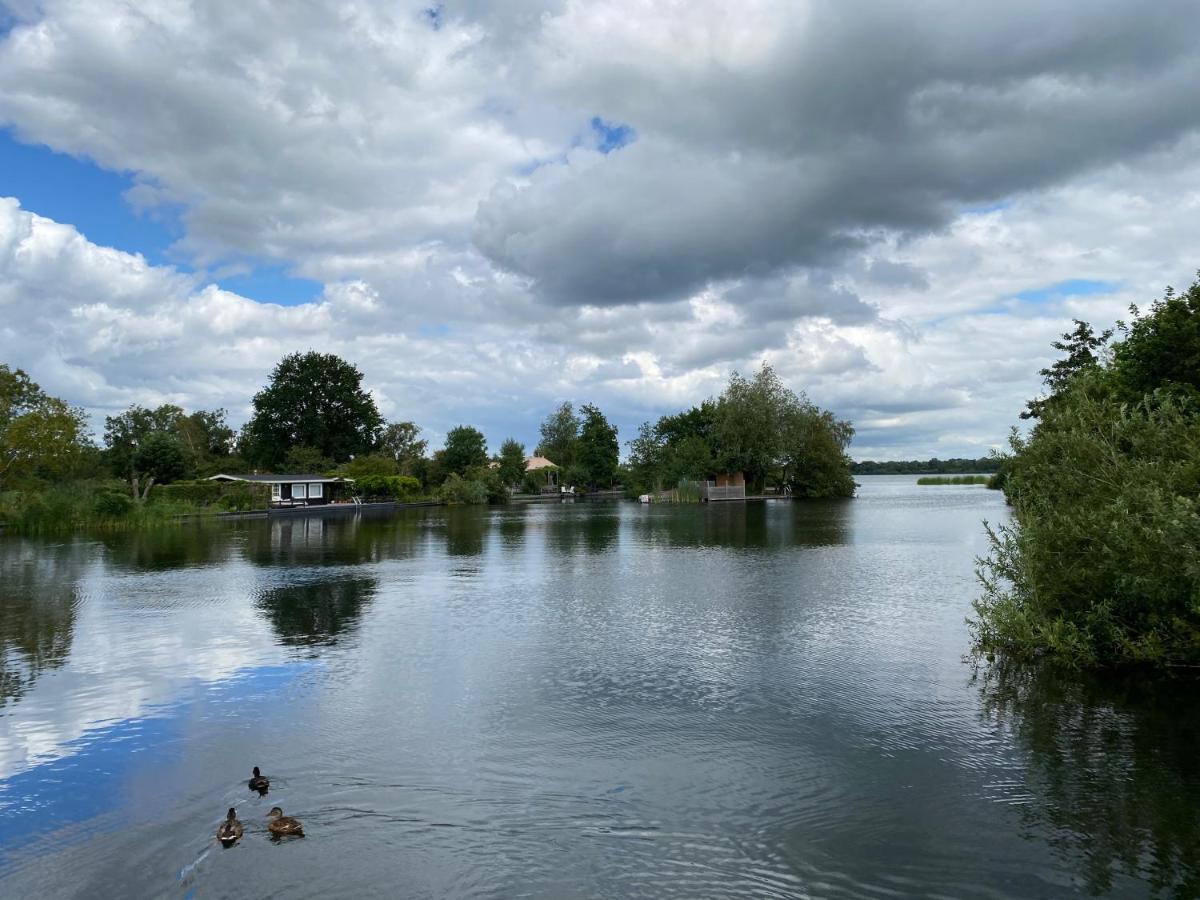 C'Est La Vie Houseboat Hotel Nederhorst den Berg Екстериор снимка