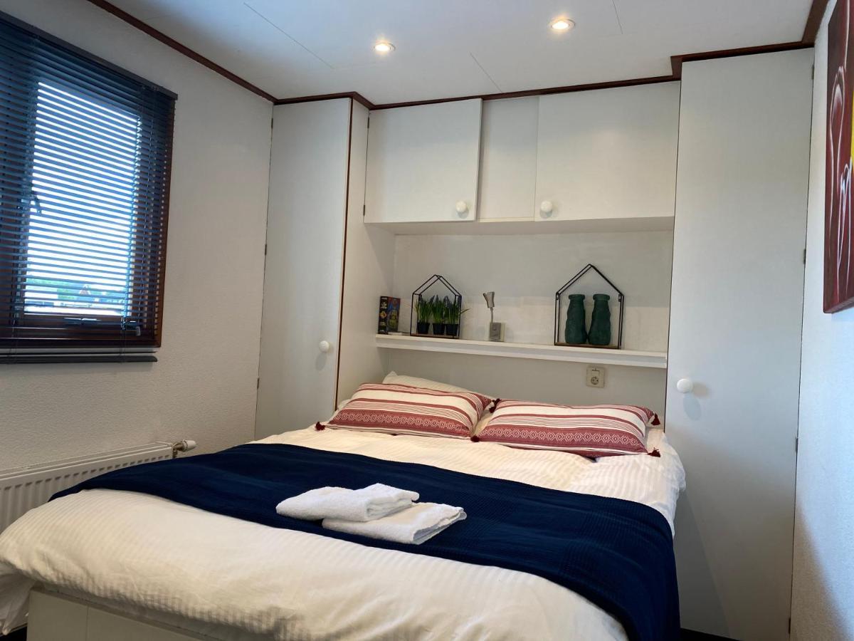 C'Est La Vie Houseboat Hotel Nederhorst den Berg Екстериор снимка