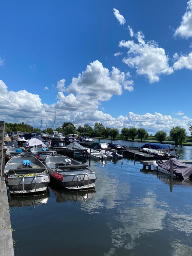 C'Est La Vie Houseboat Hotel Nederhorst den Berg Екстериор снимка