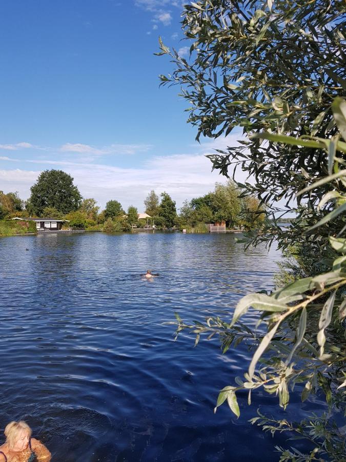 C'Est La Vie Houseboat Hotel Nederhorst den Berg Екстериор снимка