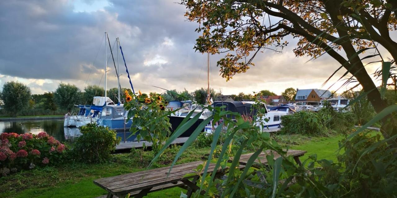 C'Est La Vie Houseboat Hotel Nederhorst den Berg Екстериор снимка