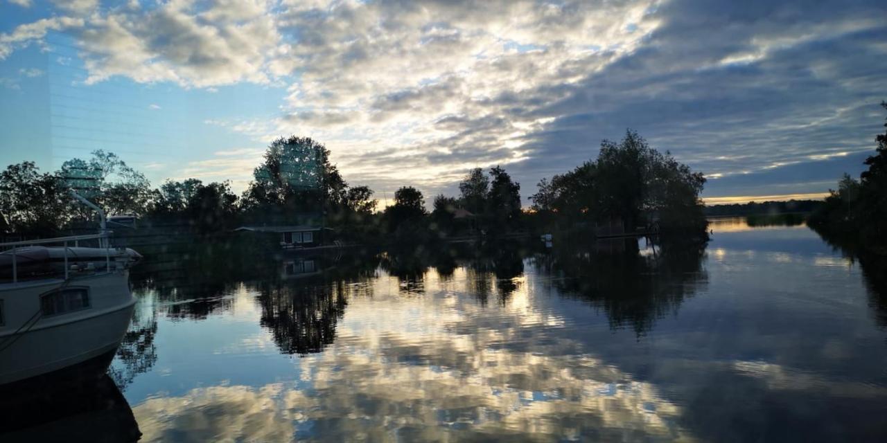 C'Est La Vie Houseboat Hotel Nederhorst den Berg Екстериор снимка