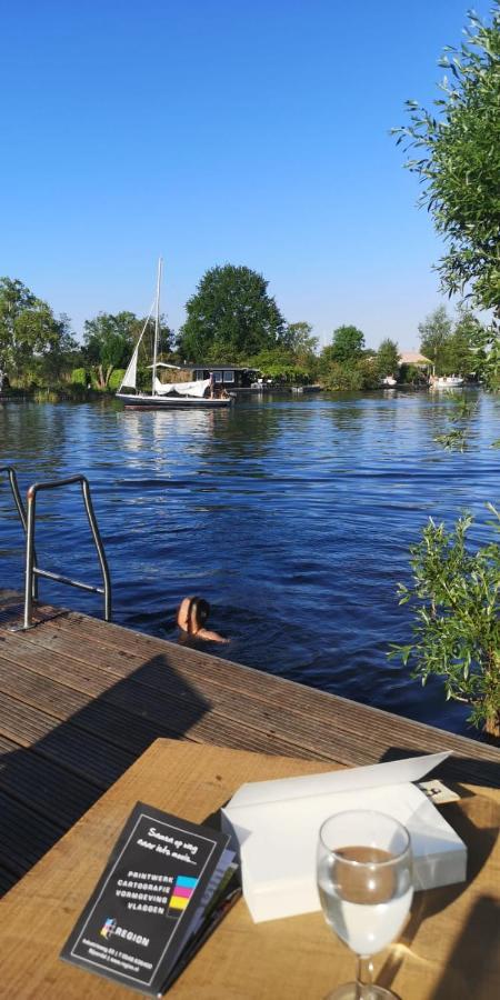 C'Est La Vie Houseboat Hotel Nederhorst den Berg Екстериор снимка